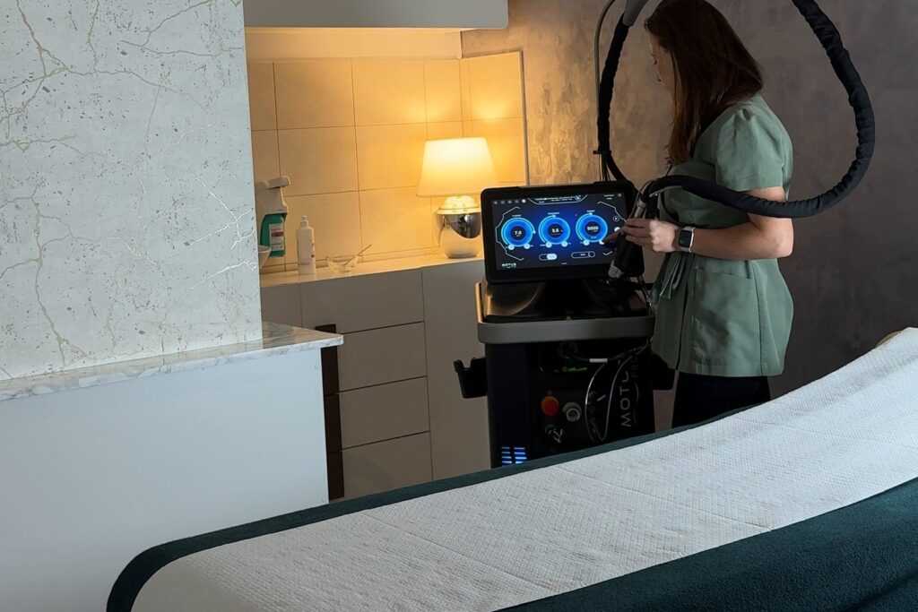 Gabinet depilacji laserowej z laserem Motus PRO w salonie Biały Lotos we Wrocławiu